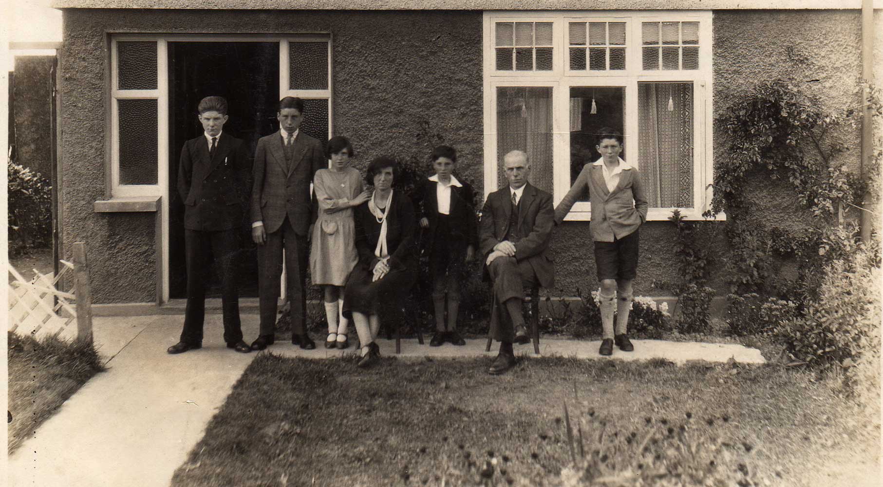 O'Brien family of Killuran, Shelbourne Avenue, Limerick (c. 1929-1930). Left to right - Kennedy, Bartholomew, Mary, Molly, Thomas Jnr., Thomas Snr. and Matthew
